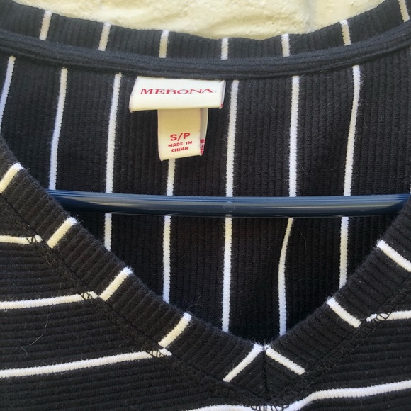 Flattering black and white striped dress - Picture 2 of 2